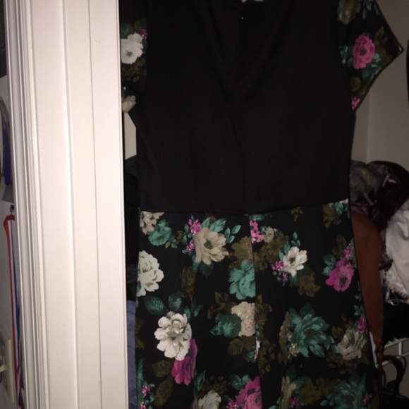 Dress - Picture 3 of 3